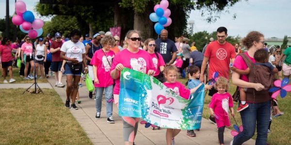 chair-webpage pink shirted crowd walking at Promise Walk.jpg (48 KB)